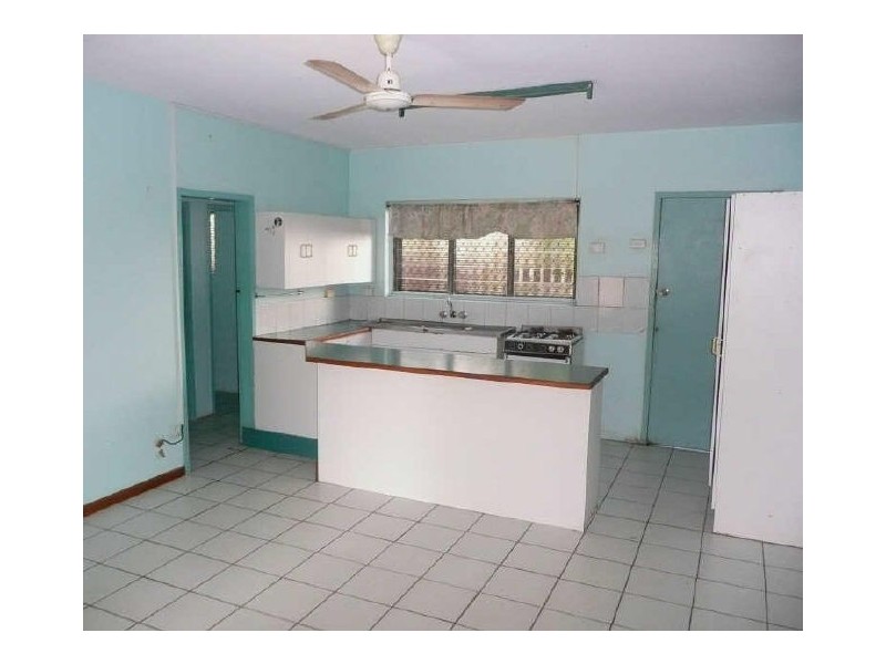 2/15A Lily Street, Cairns North QLD 4870