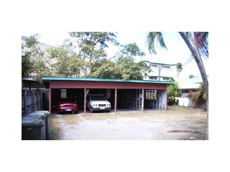 2/15A Lily Street, Cairns North QLD 4870