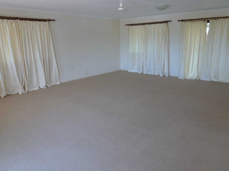 23 Makoo Close, White Rock QLD 4868