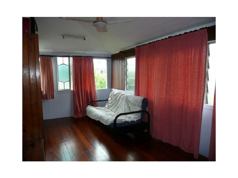 11 Ascot Avenue, Westcourt QLD 4870