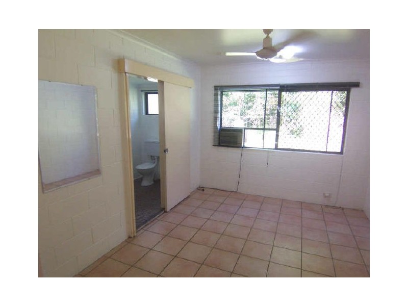 2/4 McPherson Close, Edge Hill QLD 4870