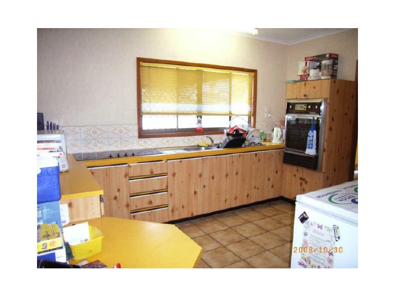 100 Tills Street, Westcourt QLD 4870