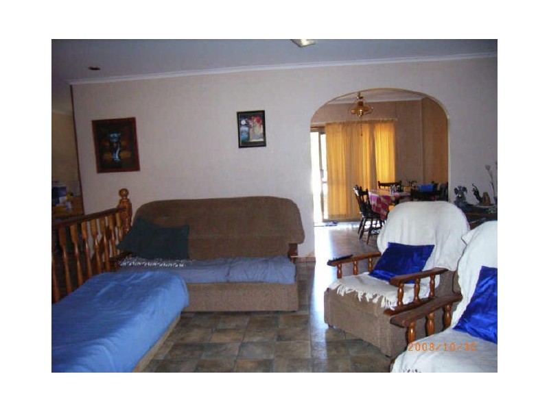 100 Tills Street, Westcourt QLD 4870