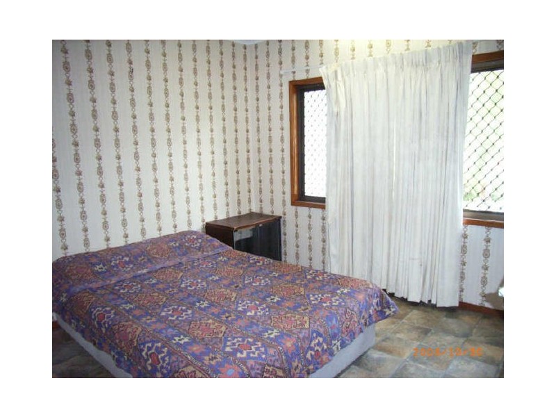 100 Tills Street, Westcourt QLD 4870