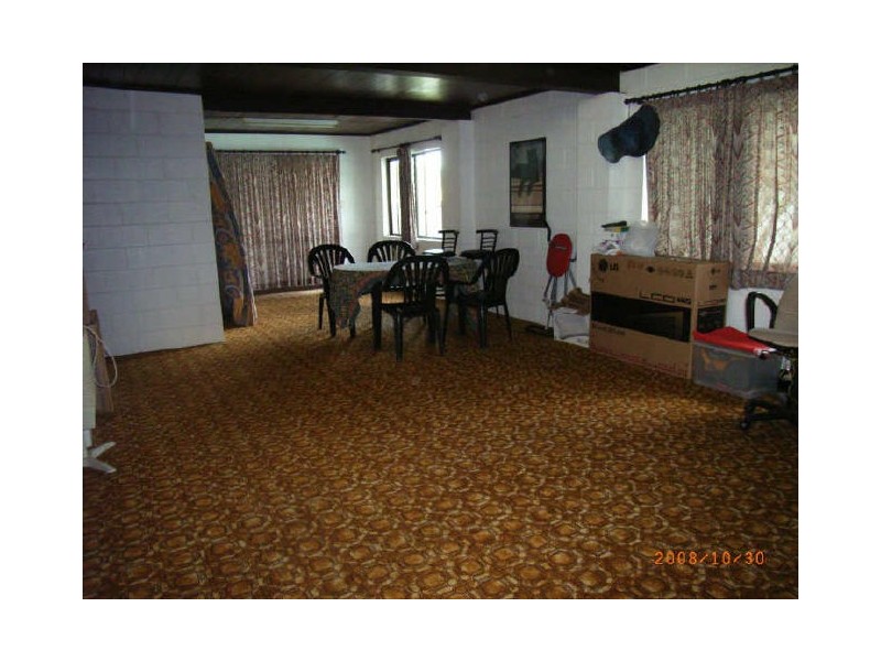 100 Tills Street, Westcourt QLD 4870