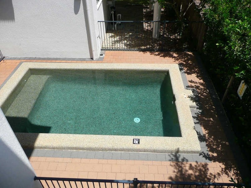 2/193 Kamerunga Road, Freshwater QLD 4870