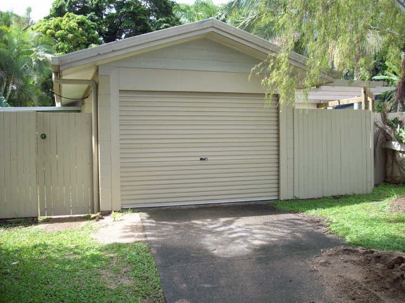1/6 Fry Close, Whitfield QLD 4870