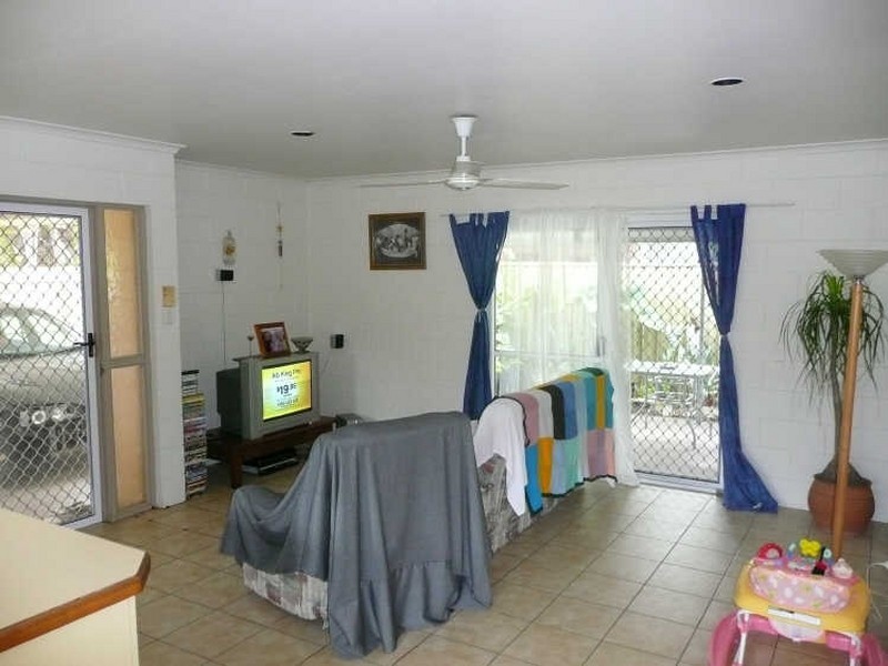 1/6 Fry Close, Whitfield QLD 4870
