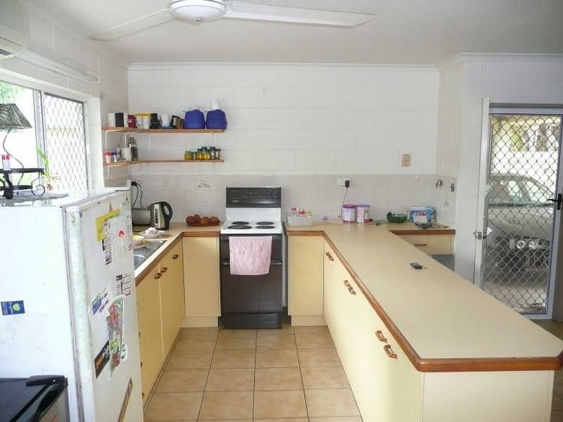 1/6 Fry Close, Whitfield QLD 4870