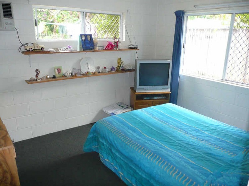 1/6 Fry Close, Whitfield QLD 4870