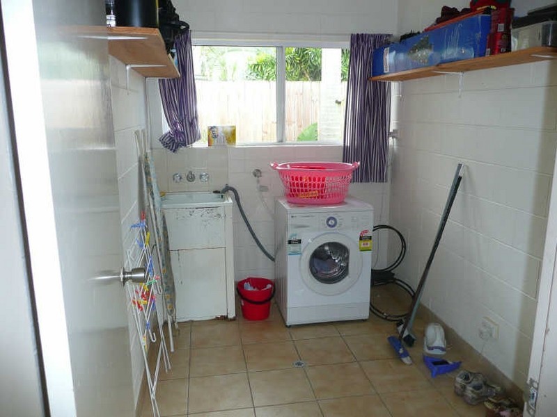 1/6 Fry Close, Whitfield QLD 4870