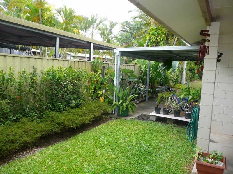 1/6 Fry Close, Whitfield QLD 4870