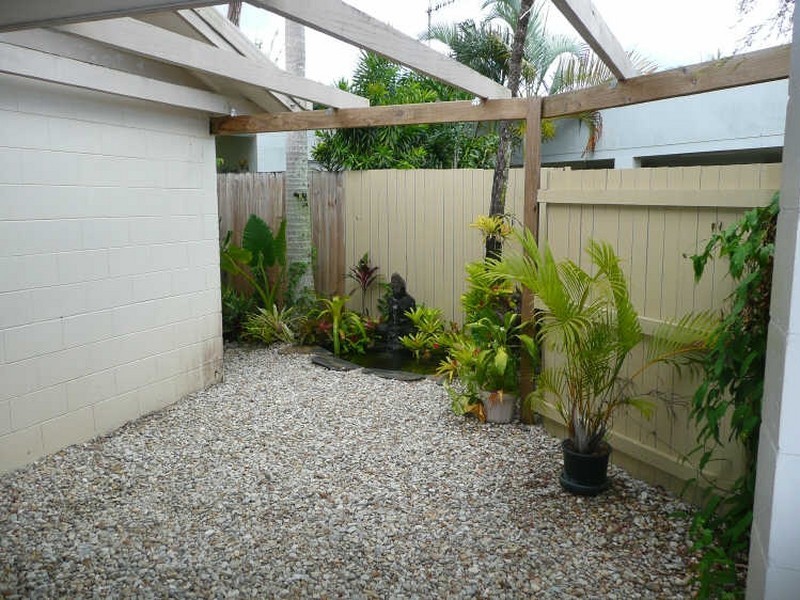 1/6 Fry Close, Whitfield QLD 4870