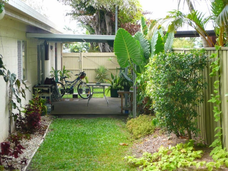 1/6 Fry Close, Whitfield QLD 4870