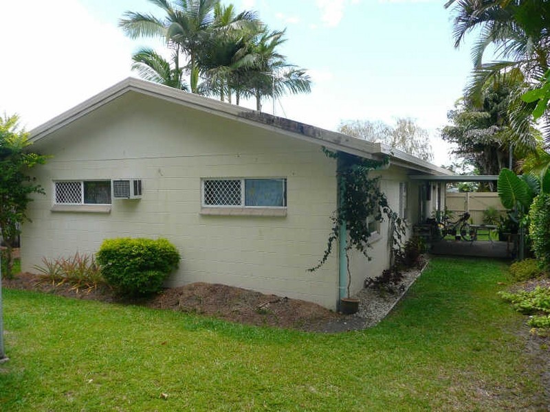 1/6 Fry Close, Whitfield QLD 4870