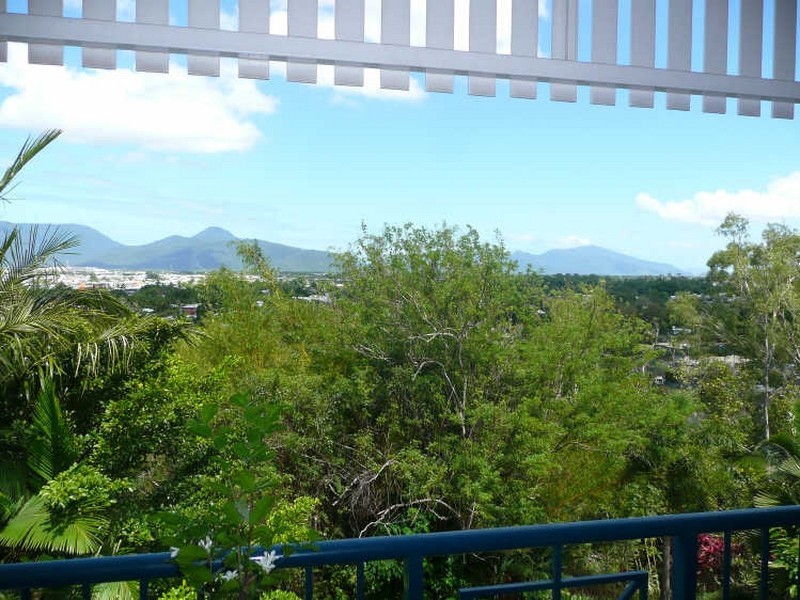 65/8 Munro Terrace, Mooroobool QLD 4870