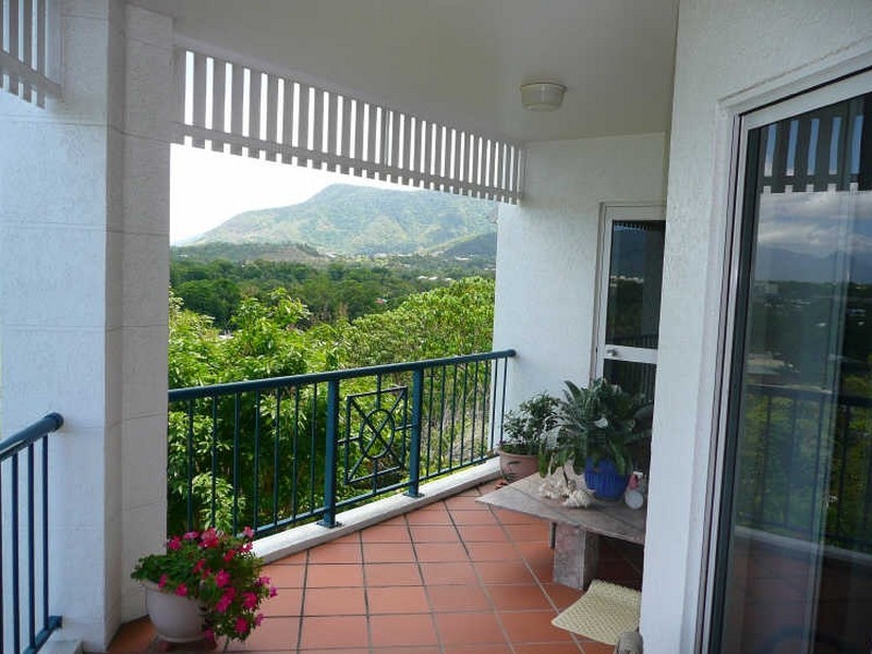 65/8 Munro Terrace, Mooroobool QLD 4870