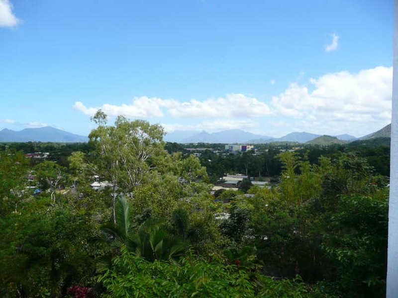 65/8 Munro Terrace, Mooroobool QLD 4870