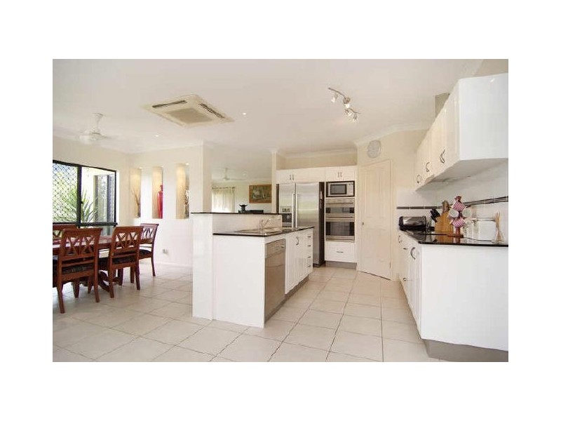 2 Barossa Close, Park Ridge QLD 4125