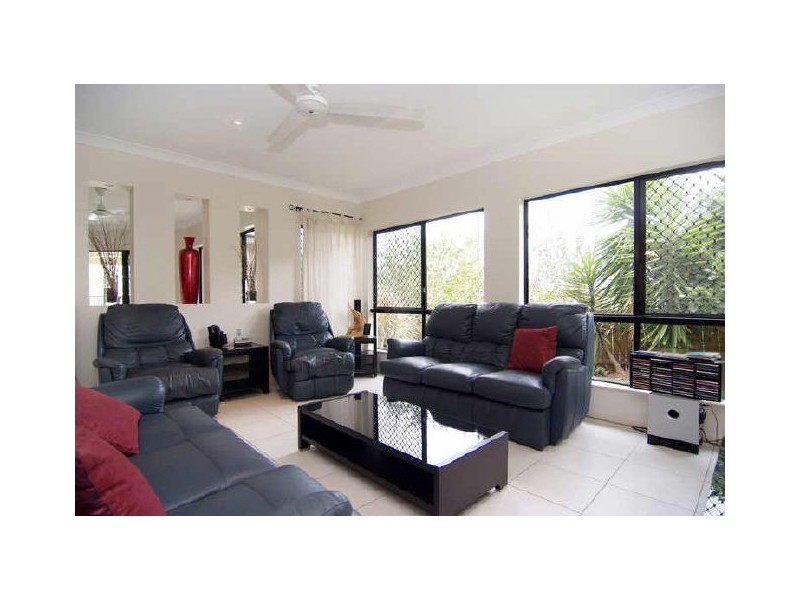 2 Barossa Close, Park Ridge QLD 4125