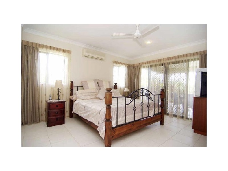 2 Barossa Close, Park Ridge QLD 4125