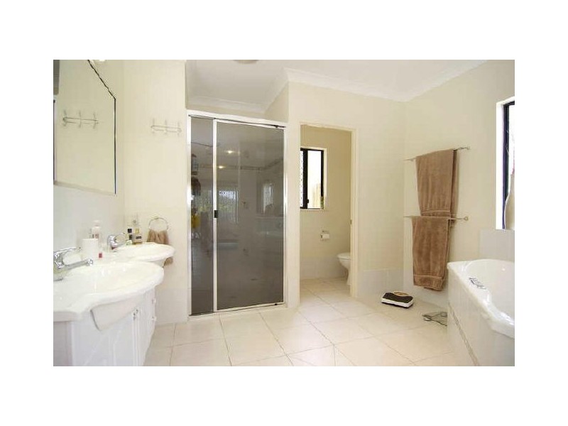 2 Barossa Close, Park Ridge QLD 4125