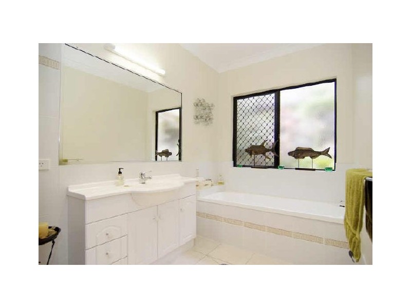 2 Barossa Close, Park Ridge QLD 4125