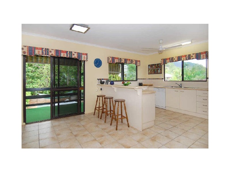 11 Bayview Street, Bayview Heights QLD 4868