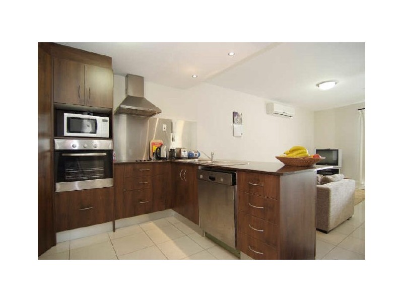 12/351 Lake Street, Cairns North QLD 4870