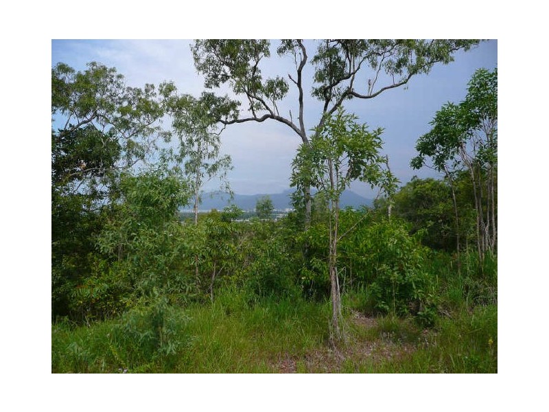 2C Trundle Terrace, Whitfield QLD 4870