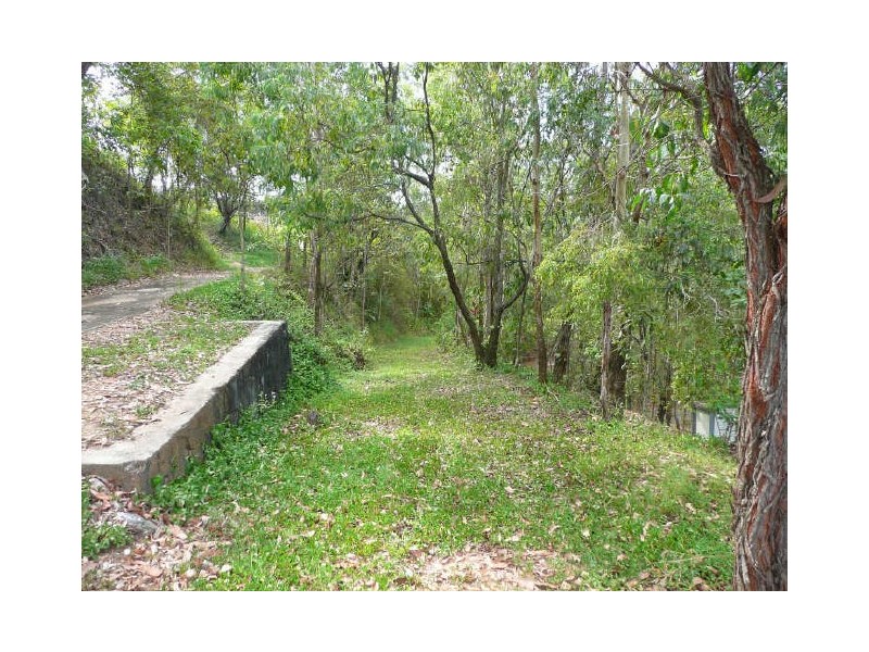 2C Trundle Terrace, Whitfield QLD 4870