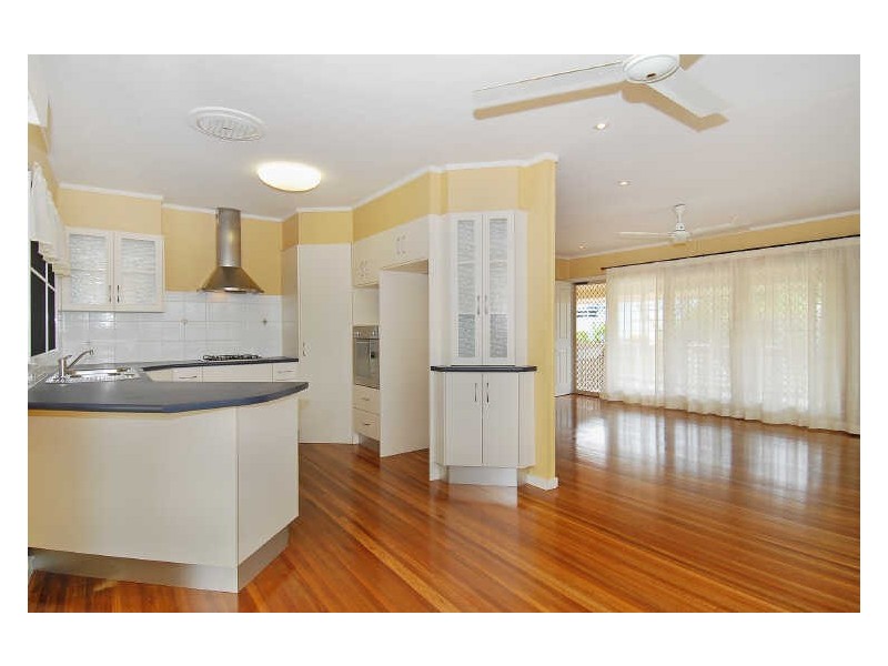 35 Kevin Street, Whitfield QLD 4870