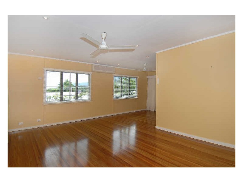 35 Kevin Street, Whitfield QLD 4870