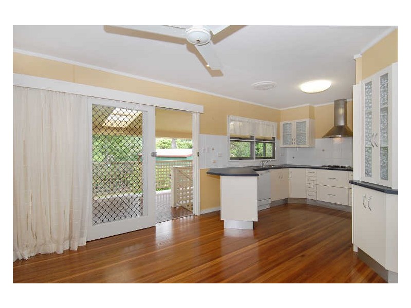 35 Kevin Street, Whitfield QLD 4870