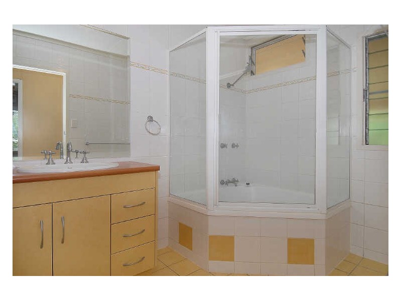 35 Kevin Street, Whitfield QLD 4870