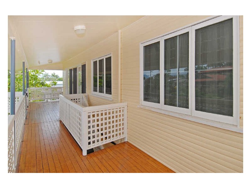 35 Kevin Street, Whitfield QLD 4870