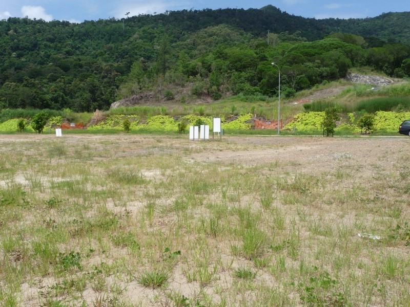 14 Rossman Road, Smithfield QLD 4878