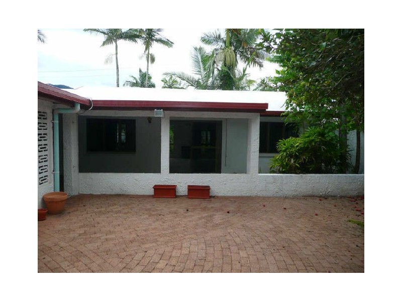 32 Kevin Street, Whitfield QLD 4870