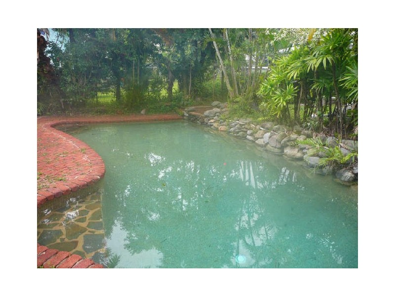 32 Kevin Street, Whitfield QLD 4870