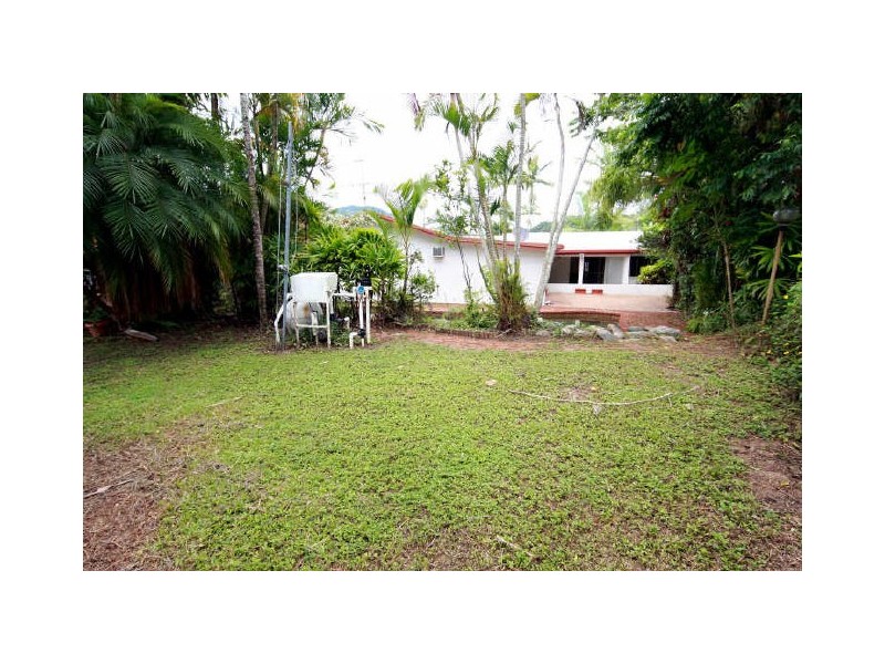 32 Kevin Street, Whitfield QLD 4870