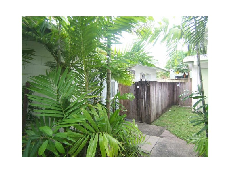 2/165 Mayers Street, Manoora QLD 4870