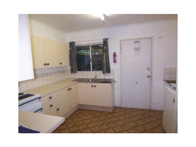 2/165 Mayers Street, Manoora QLD 4870