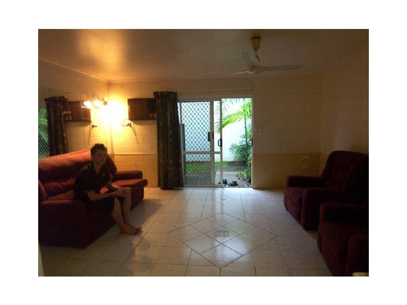 2/165 Mayers Street, Manoora QLD 4870