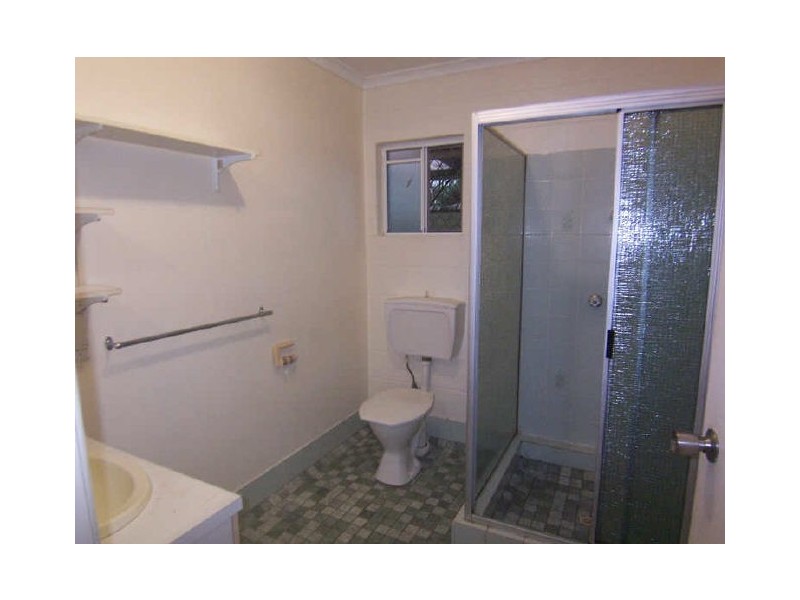 2/165 Mayers Street, Manoora QLD 4870