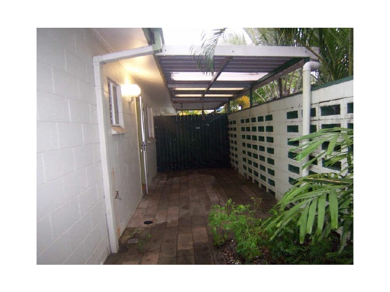 2/165 Mayers Street, Manoora QLD 4870