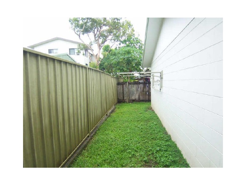 2/165 Mayers Street, Manoora QLD 4870