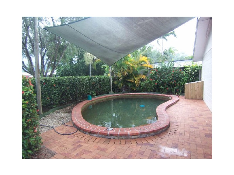 2/165 Mayers Street, Manoora QLD 4870