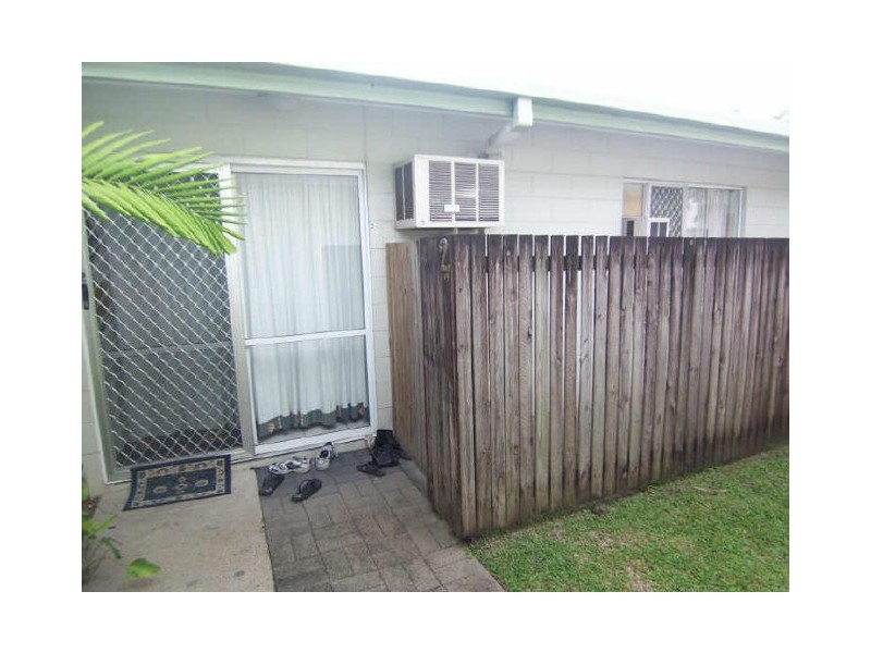 2/165 Mayers Street, Manoora QLD 4870