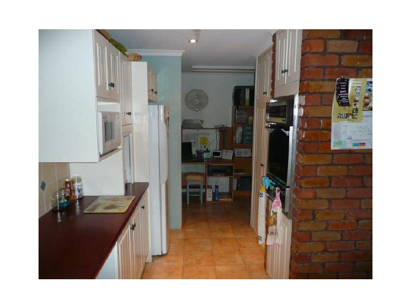 6 Melaleuca Street, Manunda QLD 4870