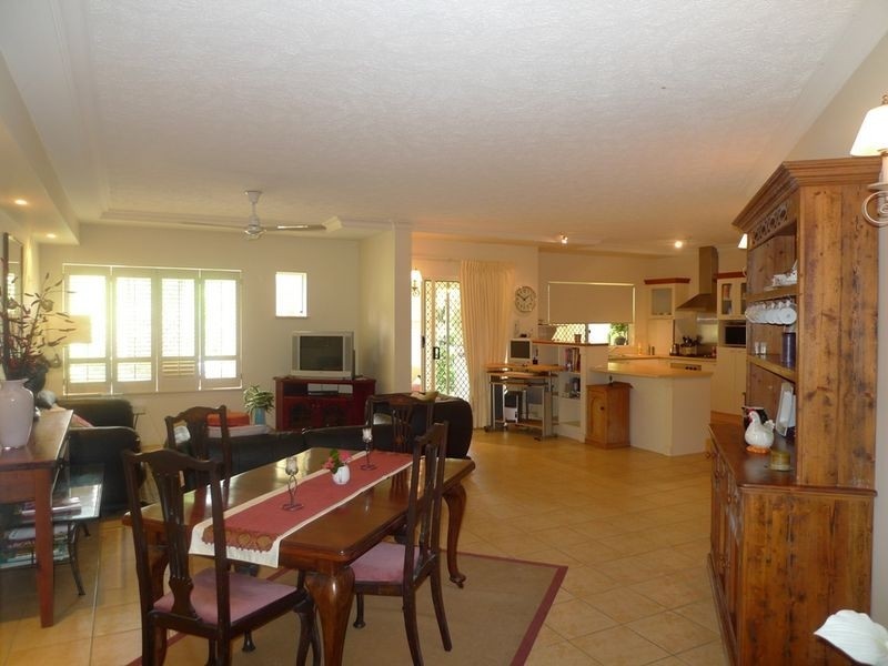“The Lakes” 302/2 Greenslopes Street, Cairns North QLD 4870